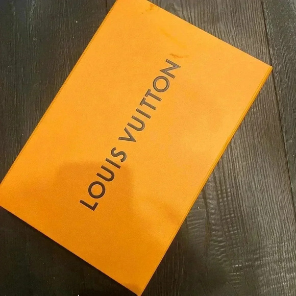 Louis Vuitton VERONE Shawl - Picture 4 of 4